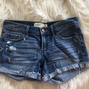 Abercrombie distressed low rise short